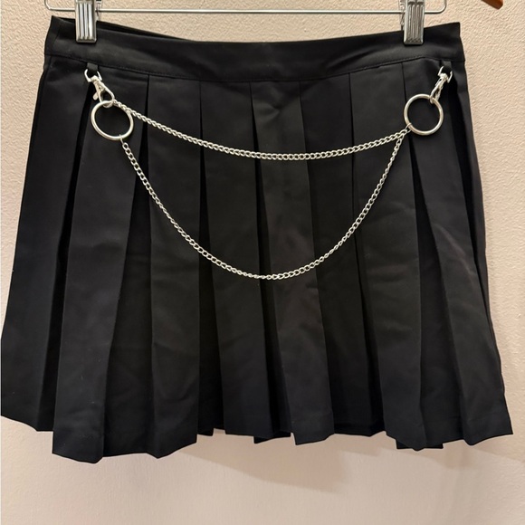 Forever 21 Black Mini Skirt with Silver Chain - Picture 2 of 4